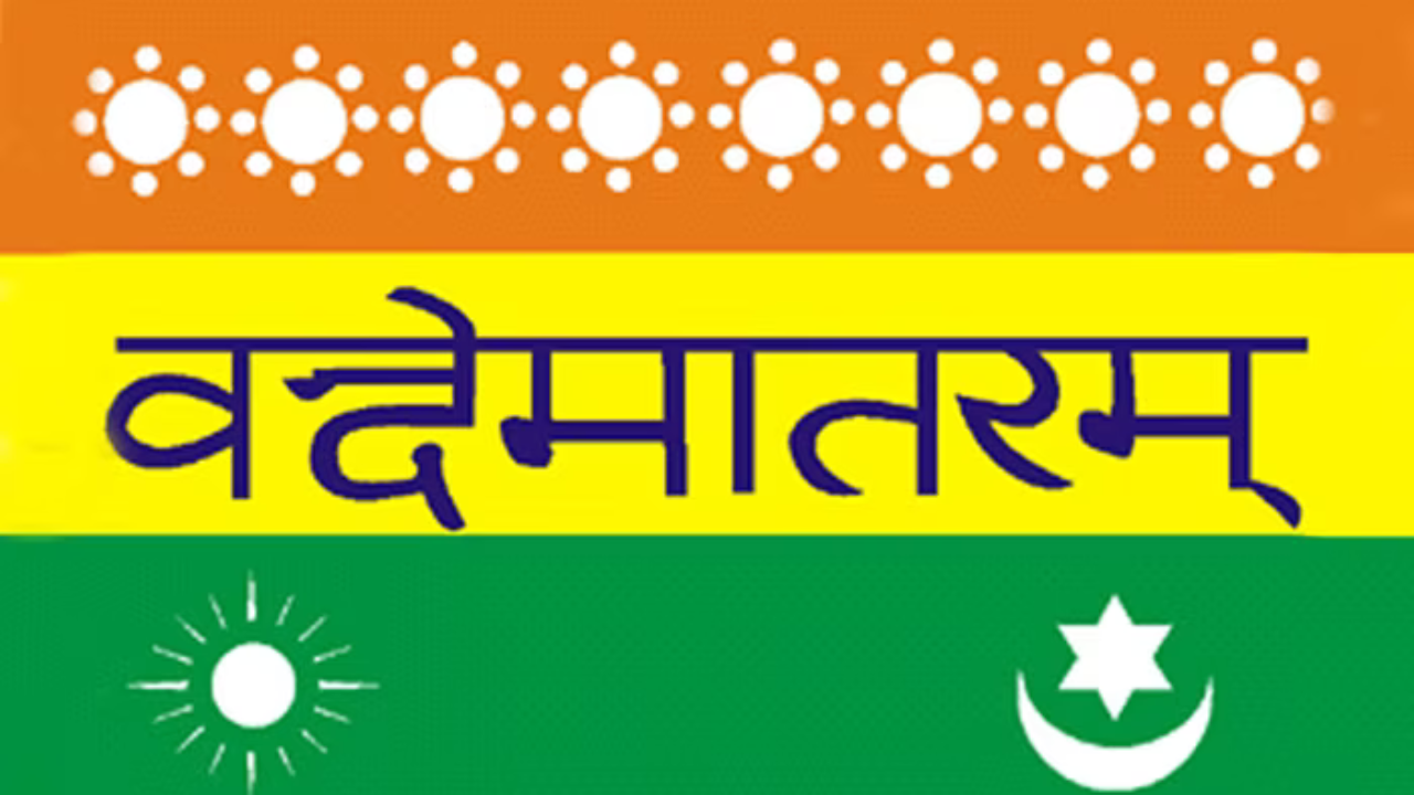 यानंतर अवघ्या एका वर्षातच 1907 मध्ये, देशाचा दुसरा नवीन ध्वज प्रस्तावित करण्यात आला. याची रचना जुन्या ध्वजापेक्षा काहीशी वेगळी होती. निर्वासित झालेल्या मॅडम भिकाजीकामा आणि त्यांच्या काही क्रांतिकारक मित्रांनी मिळून पॅरिसमध्ये भारताचा नवा ध्वज फडकवला.या ध्वजावर भगवा, पिवळा आणि हिरवा असे तीन पट्टे होते. मधोमध वंदे मातरम लिहिले होते. त्याच वेळी चंद्र आणि सूर्याबरोबरच आठ तारेही त्यात तयार झाले.
