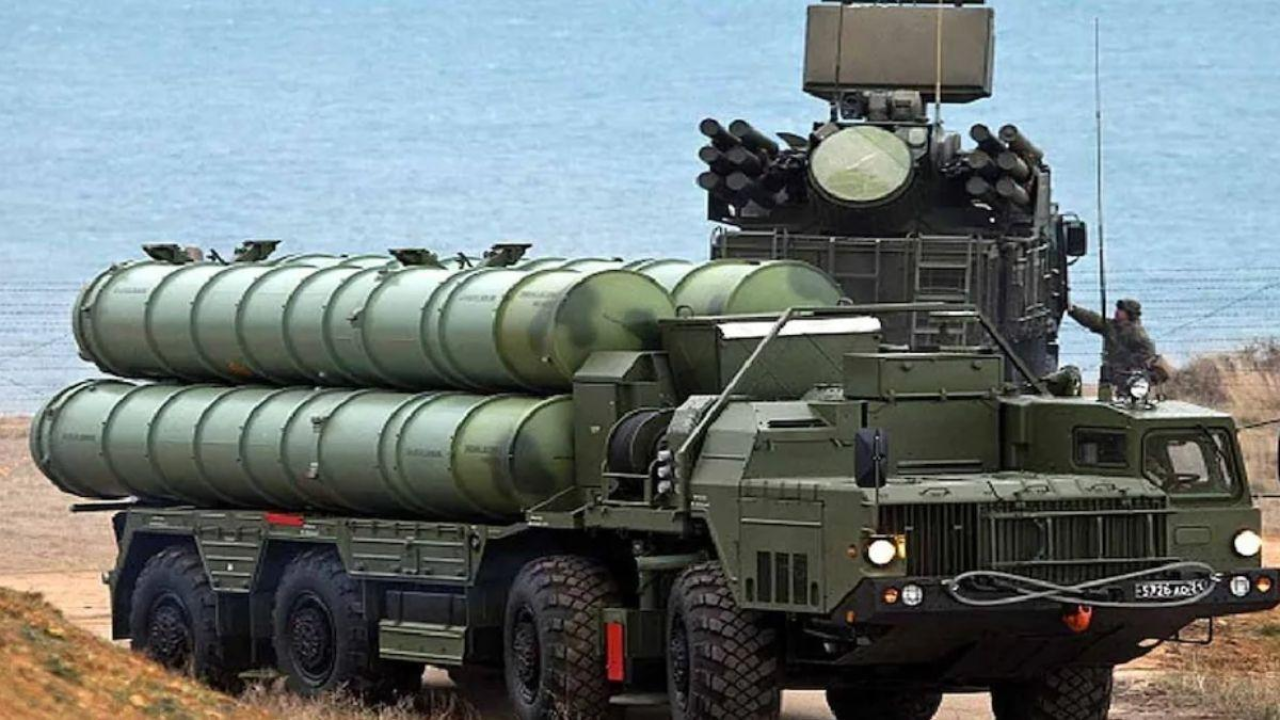 S-400 हे भारतीय लष्कराचे दुसरे सर्वात धोकादायक शस्त्र आहे. जी एक हवाई संरक्षण प्रणाली आहे. ही सर्वात आधुनिक यंत्रणा असून कोणत्याही हल्ल्याला तोंड देण्यास सक्षम आहे.