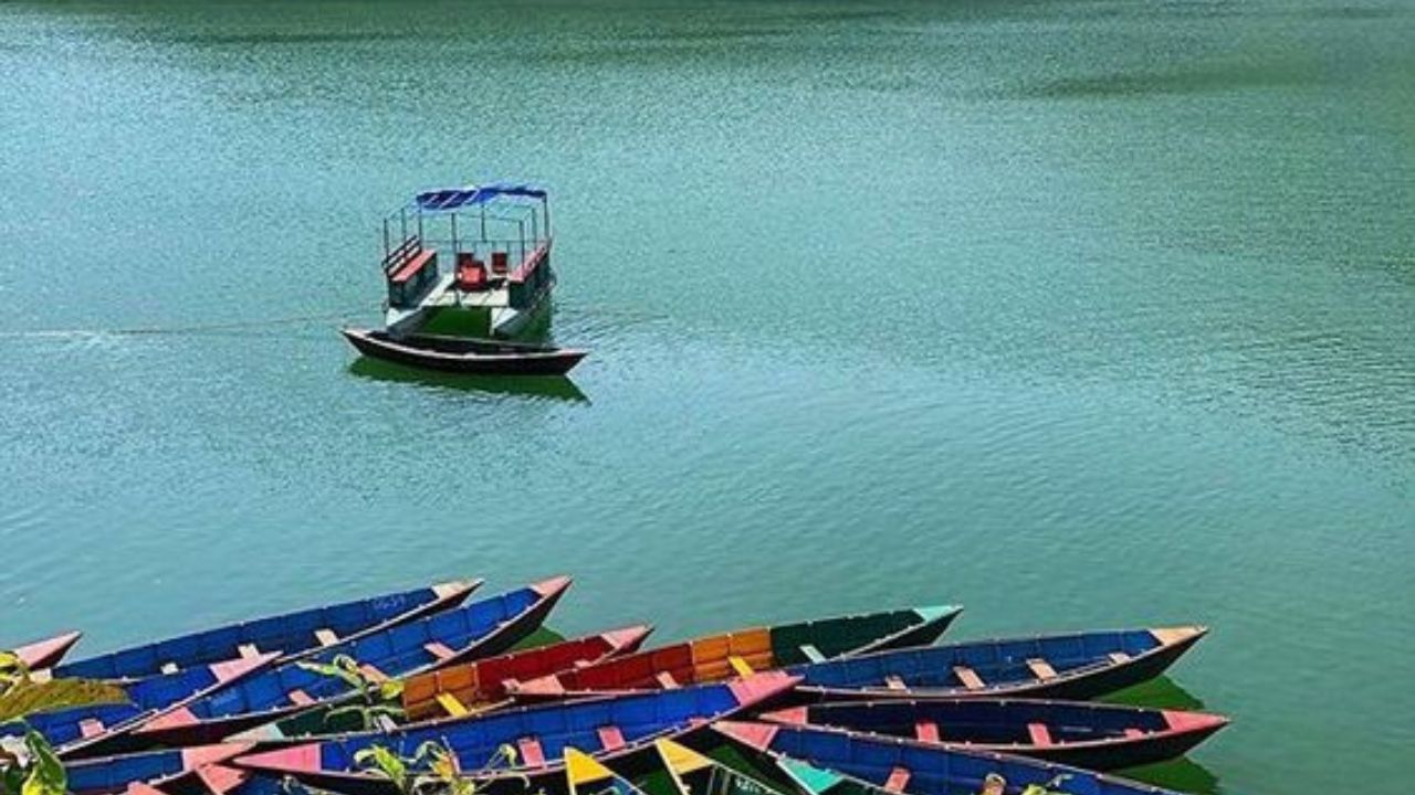 काठमांडूच्या मध्यभागी असलेले राणी पोखरी तलाव हे एक सुंदर पर्यटन स्थळ आहे. जे राजा प्रताप मल्ल यांनी त्यांच्या राणीच्या स्मरणार्थ बांधले होते.