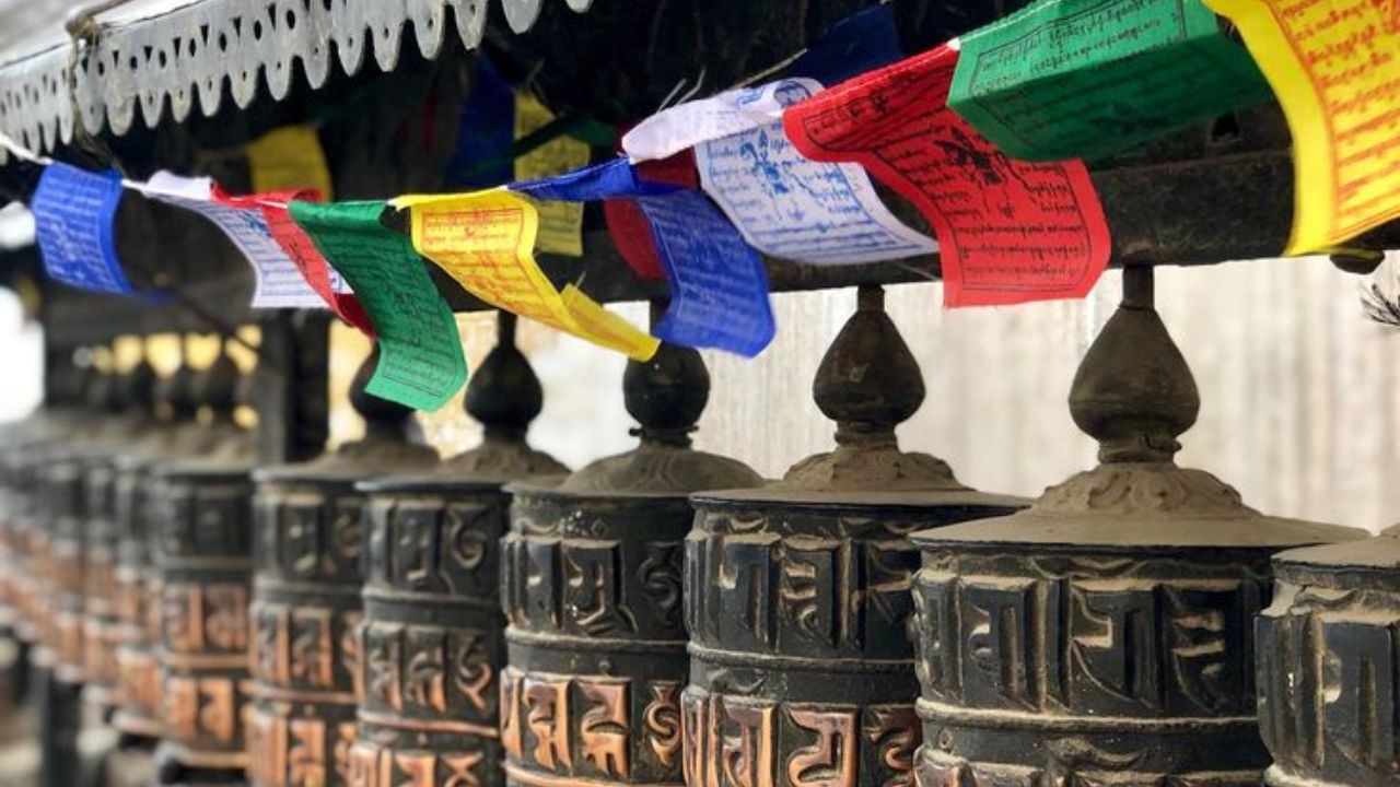 तुम्ही कुटुंबासह किंवा तुमच्या काठमांडूला जात असाल तर तेथील प्रसिध्द ठिकाणांना नक्की भेट द्या.