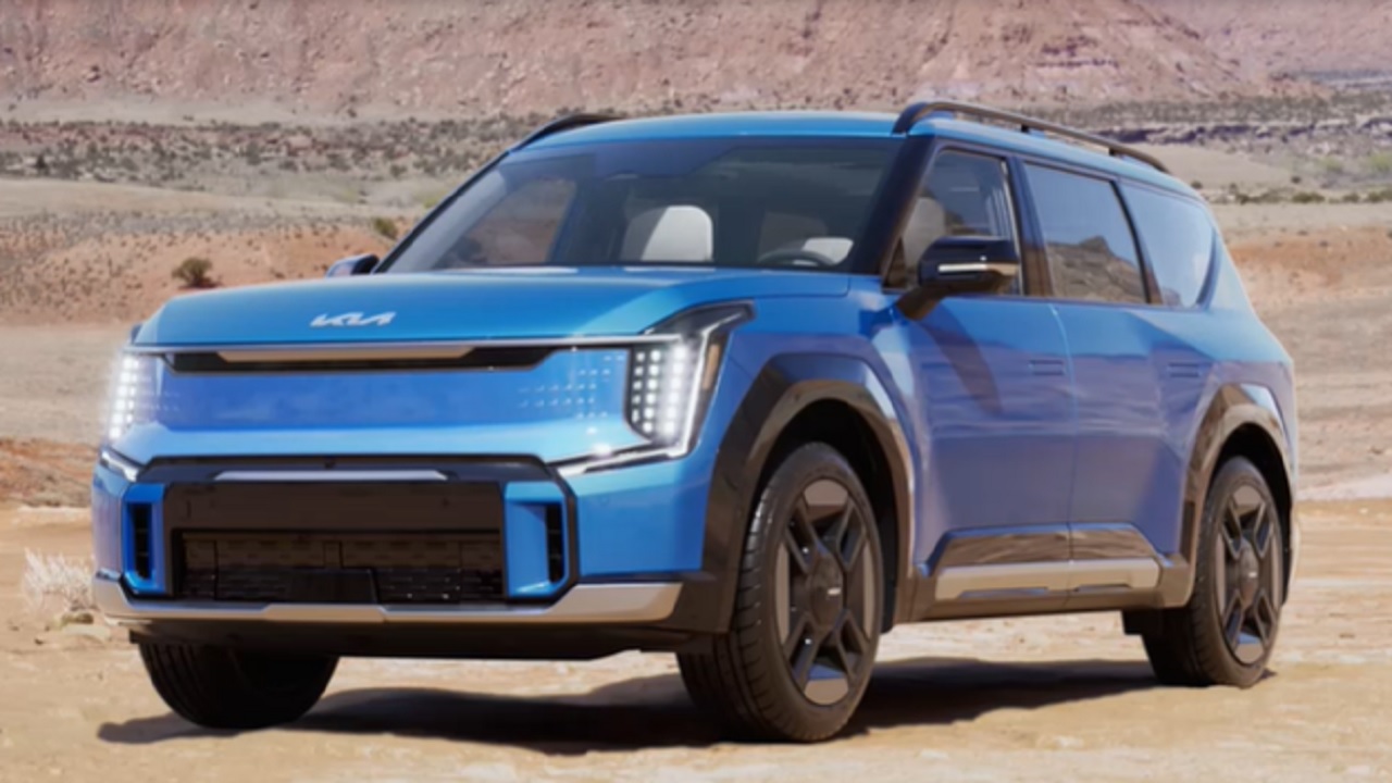 इलेक्ट्रीक कारमध्ये होणार जबरदस्त टक्कर,  Kia कडून ‘ही’ 7 सीटर इलेक्ट्रीक कार 3 ऑक्टोबरला  होणार लॉंच