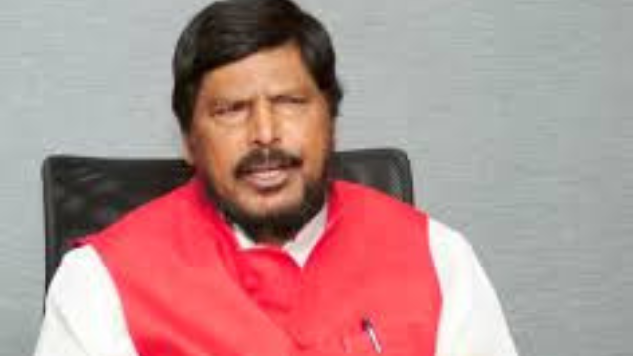 उद्धव ठाकरेंना रामरक्षा नाहीतर पक्षरक्षा आंदोलनाची गरज; रामदास आठवले यांची टीका