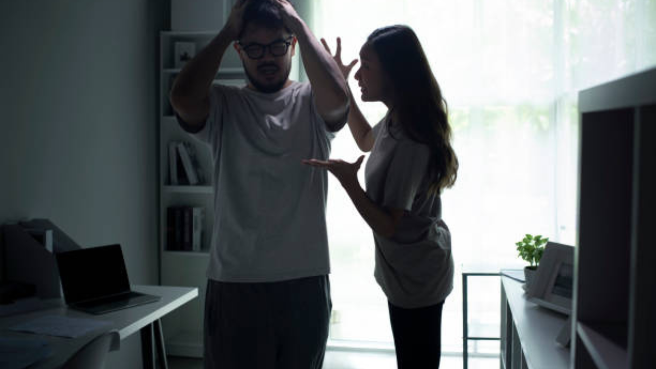 नात्यात संवाद महत्त्वाचा 