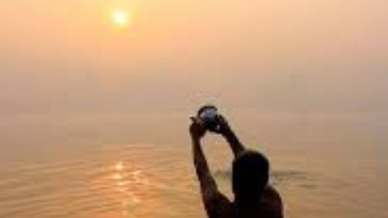 सूर्याला अर्घ्य वाहण्याची पद्धत