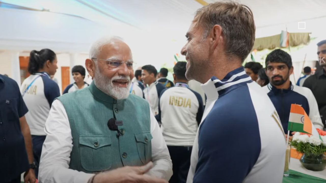 पंतप्रधानांनी कार्यक्रम झाल्यानंतर देखील खेळाडूंशी आणि त्यांच्या सपोर्ट स्टाफसोबत देखील चर्चा केली. 