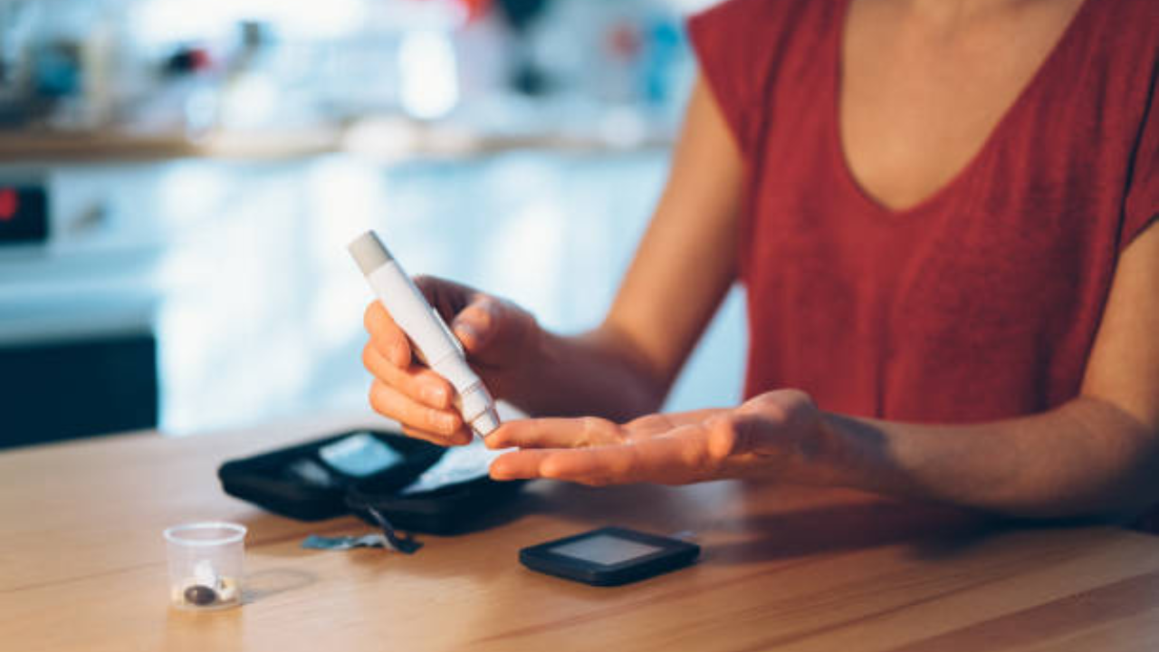 या ड्रायफ्रूटमध्ये अमिनो ॲसिड आर्जिनिनचे प्रमाण खूप जास्त असते. त्यामुळे इन्सुलिनचे उत्पादन वाढते आणि रक्तातील साखरेची पातळी नियंत्रणात राहते