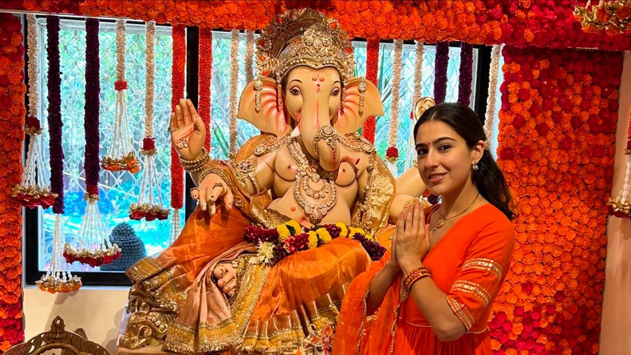अभिनेत्री सारा अली खानच्या घरीही गणपती बाप्पा विराजमान झाला आहे. फोटो सौजन्य - सोशल मिडिया