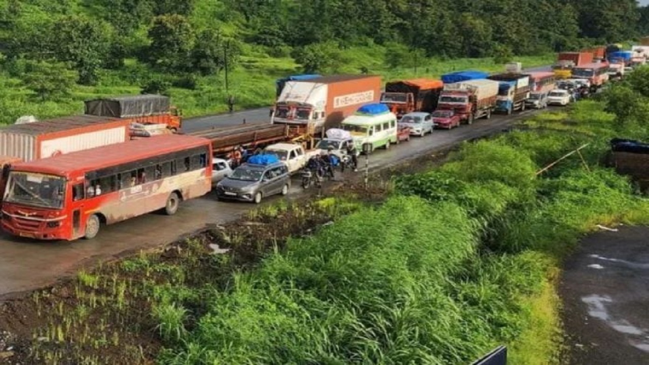 चाकरमान्यांनो, वाहतूक कोंडीमुळे होतेय पंचाईत, मुंबई-गोवा महामार्गावरील विघ्न संपेना, ‘हे’ रस्ते फुल्ल