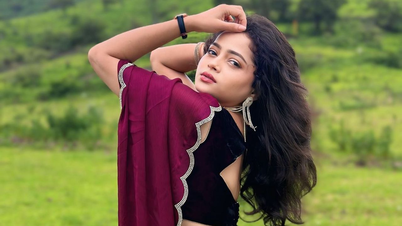 Shivali Parab Look