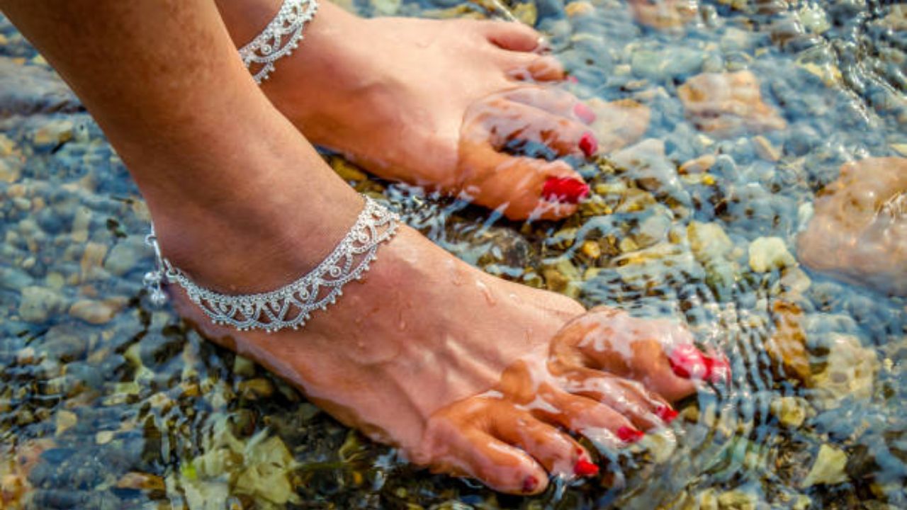 पायात चांदीचे पैंजण घालण्यामागे असलेली वैज्ञानिक कारण