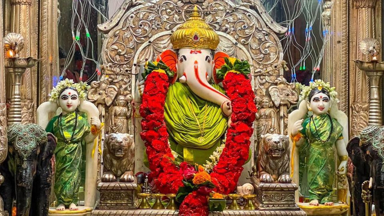 गिरगावातील फडकेवाडीत हे गणेश मंदिर असून 1890 मध्ये  यशोदा गोविंद फडके यांनी हे मंदिर बांधले. पतीच्या अकाली निधनाने निपुत्रिक राहिलेल्या यशोदाबाईंनी गणेशालाच आपले पुत्र मानून येथे मंदिराची उभारणी केली. 