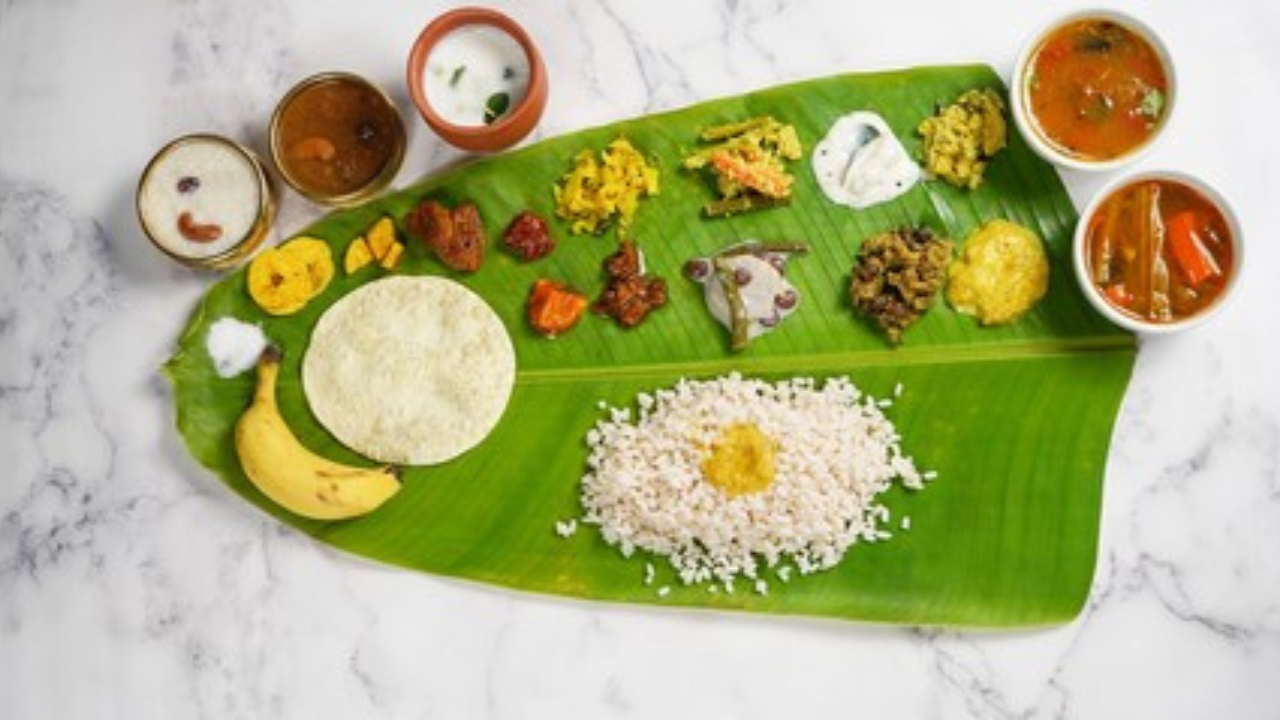 केळीच्या पानावर जेवण्याचे आरोग्यदायी फायदे