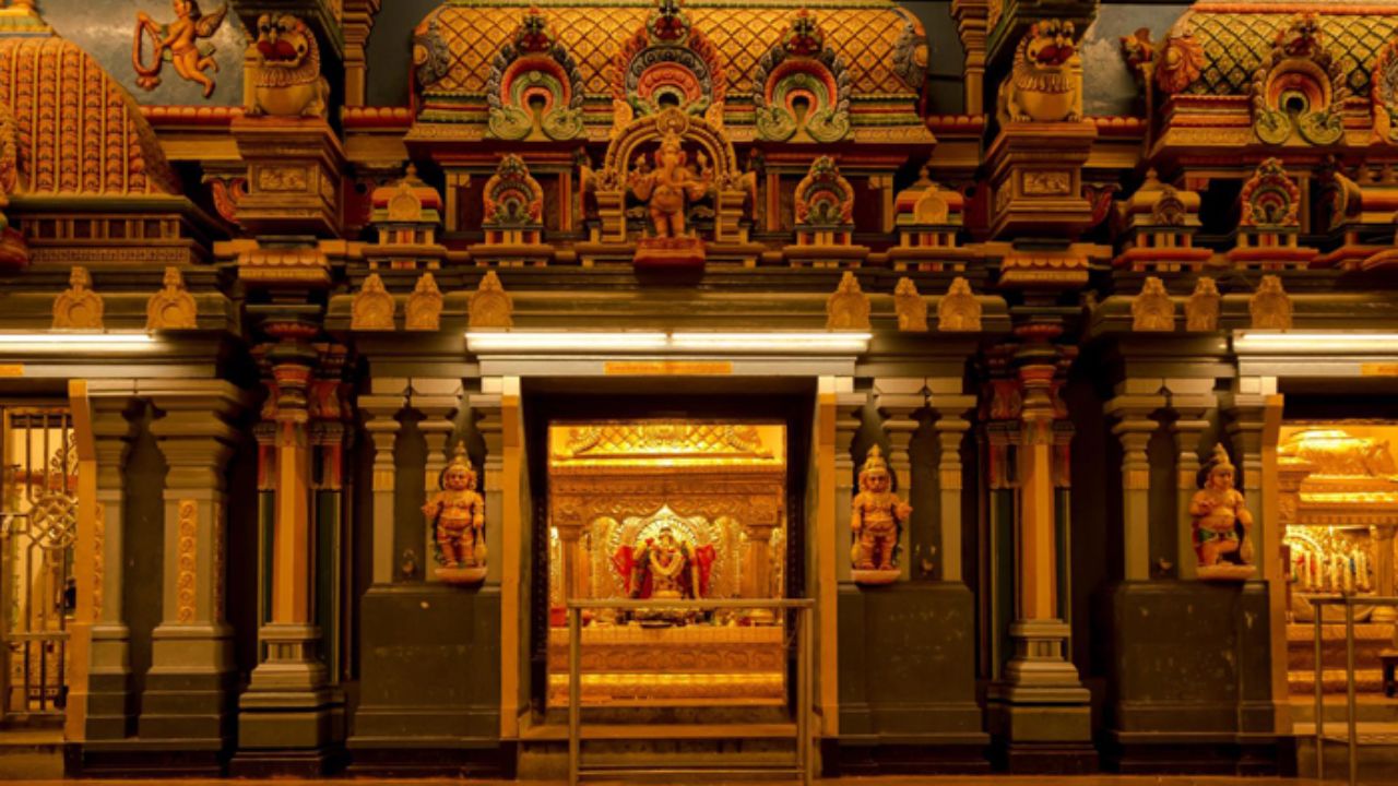 Mankula Vinayaka Temple in Puducherry at this place has a very divine wishfulfilling idol of Ganesha 
