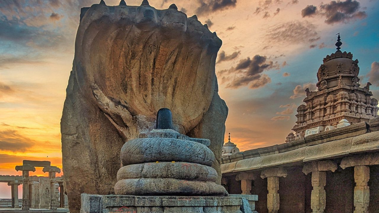 The miraculous lepakshi temple a wonderful example of 16th century architecture Whose mysterious pillar floats in the air