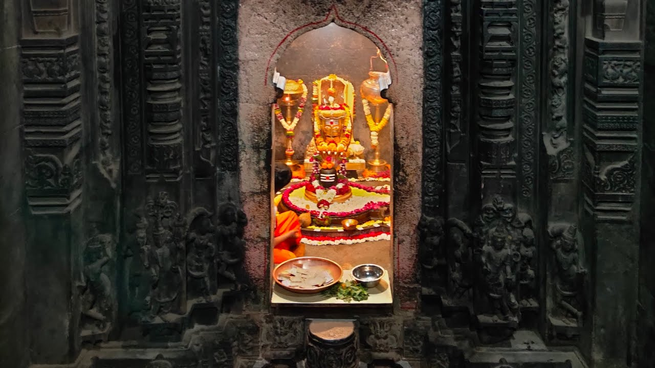 या मंदिरात स्त्रीच्या वेशभूषेत असलेली गणेशाची सुंदर मुर्ती आहे. हा गणपती गणेश्वरी, लंबोदरी किंवा गणेशयानी नावाने ओळखला जातो.  

