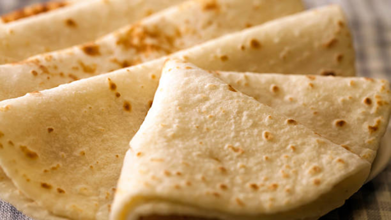 आता तुम्हाला वाटत असेल की, भारतीयांनी चपातीचा शोध लावला असावा मात्र असे नाही. थांबा चपातीचा शोध हा उत्तर पूर्व जॉर्डनमधील एका ठिकाणी लागल्याचे समोर आले आहे
