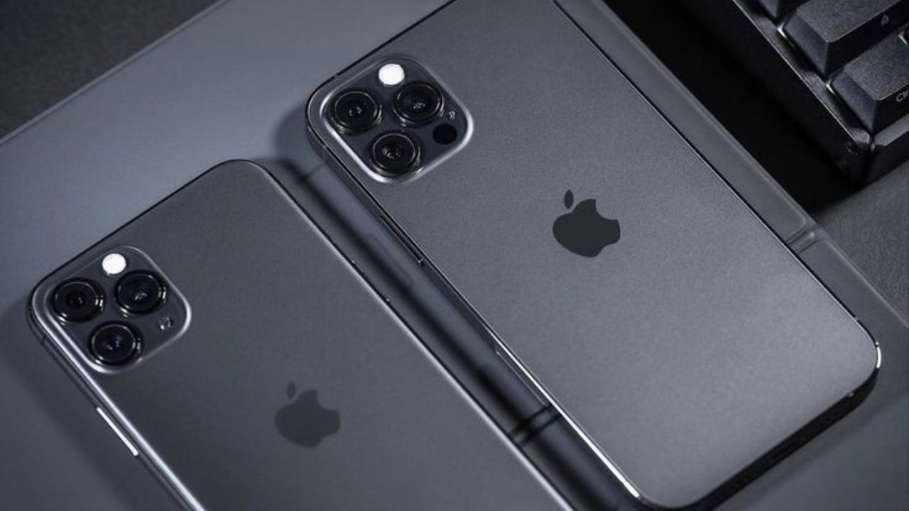 चीनमध्ये iPhone 16 ची किंमत 70,760 रुपये आहे. iPhone 16 Plus ची किंमत 82,556 रुपये आहे. iPhone 16 Pro ची सुरुवातीची किंमत 94,351 रुपये आहे आणि iPhone 16 Pro Max ची किंमत 1,17,942 रुपये आहे.  