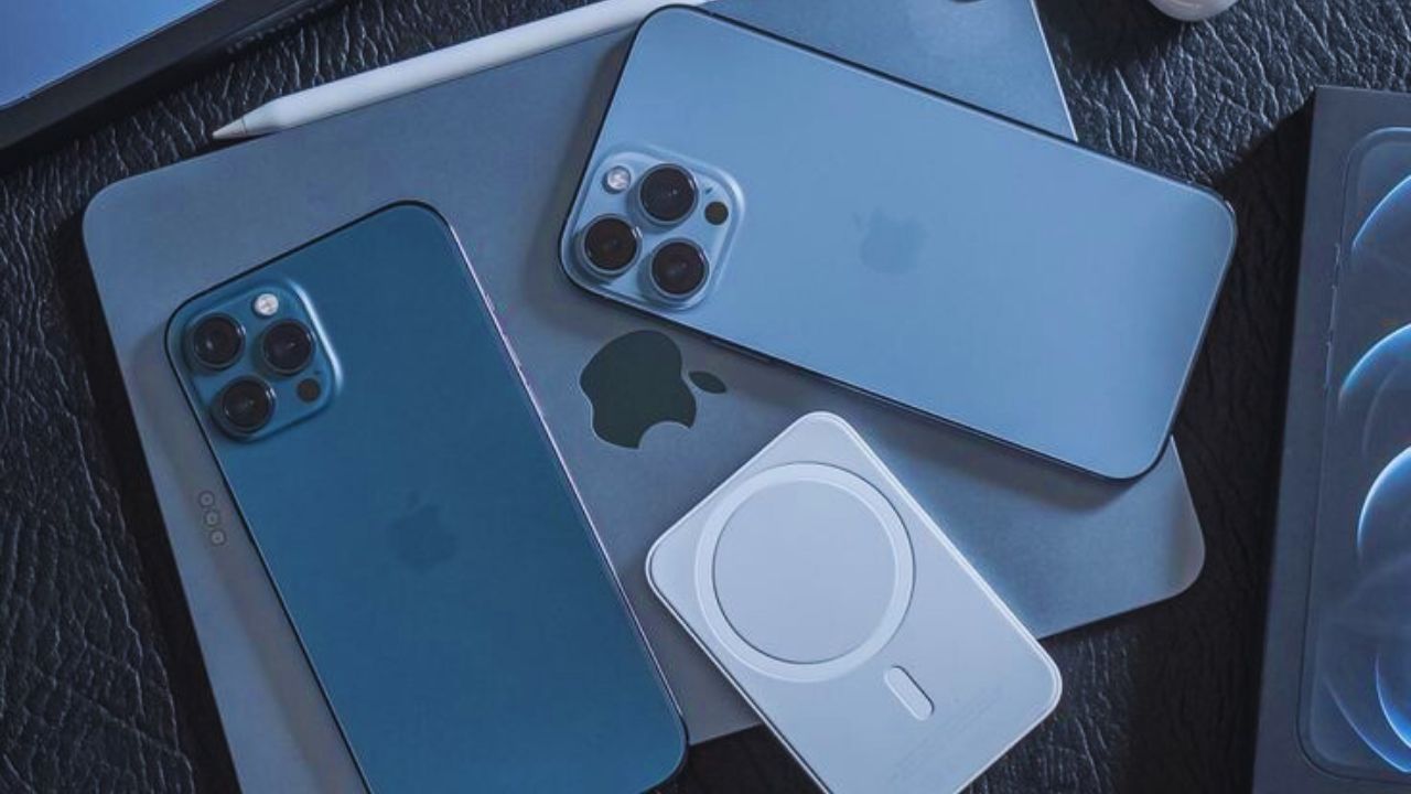 कॅनडामध्ये iPhone 16 ची किंमत 69,897 रुपये आहे. iPhone 16 Plus ची किंमत 79,184 रुपये आहे. iPhone 16 Pro ची सुरुवातीची किंमत 89,709 रुपये आहे आणि iPhone 16 Pro Max ची किंमत 1,08,282 रुपये आहे. 
