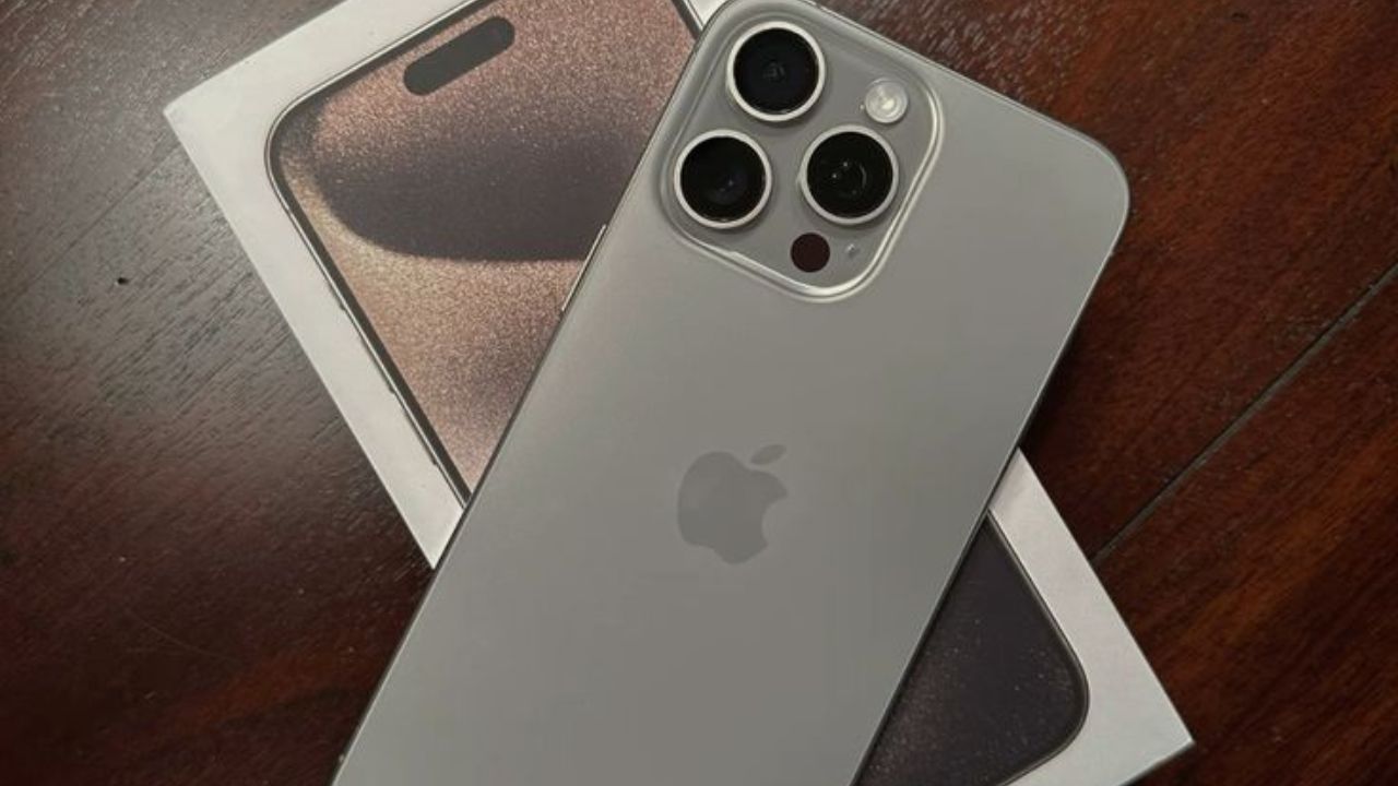 Apple चे सीईओ टिम कुक यांनी माहिती दिली होती की 2022 च्या आर्थिक वर्षाच्या शेवटच्या तिमाहीत भारतात आयफोनची सर्वाधिक विक्री झाली आहे. 