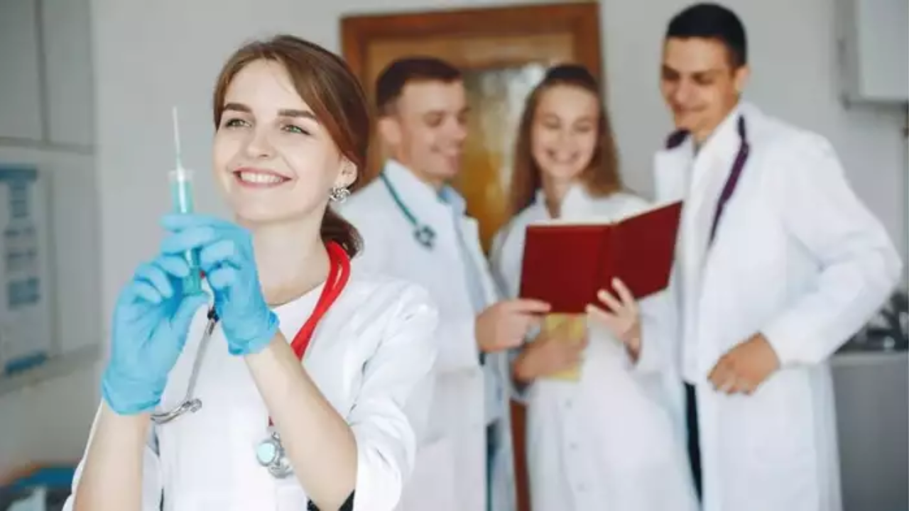 MBBS चे शिक्षण घेणाऱ्यांसाठी आनंदाची बातमी; मेडिकल सीट्समध्ये ७५ हजाराने वाढ