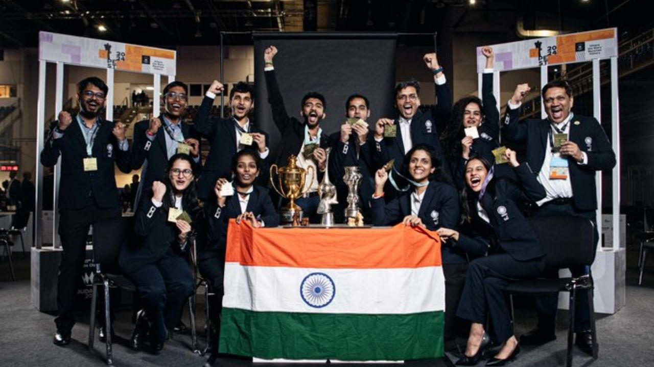 भारताच्या ओपन संघाने सुरुवातीपासून स्पर्धेमध्ये आपली पकड बनवून ठेवली होती, संघाला फक्त कझागिस्तान संघाविरुद्ध सामना ड्रॉ झाला त्यानंतर १० राउंडमध्ये संघाने दमदार विजय मिळवला आहे. फोटो सौजन्य- International Chess सोशल मीडिया 