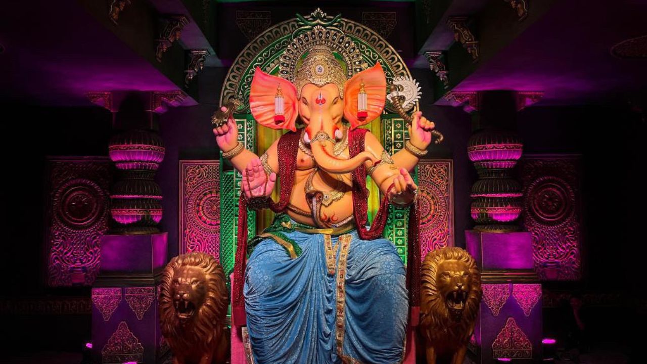 ठाण्याच्या राज्याची दर्शनासाठी दरवर्षीप्रमाणे यंदाही भक्तांचा जनसागर उसळला आहे. 