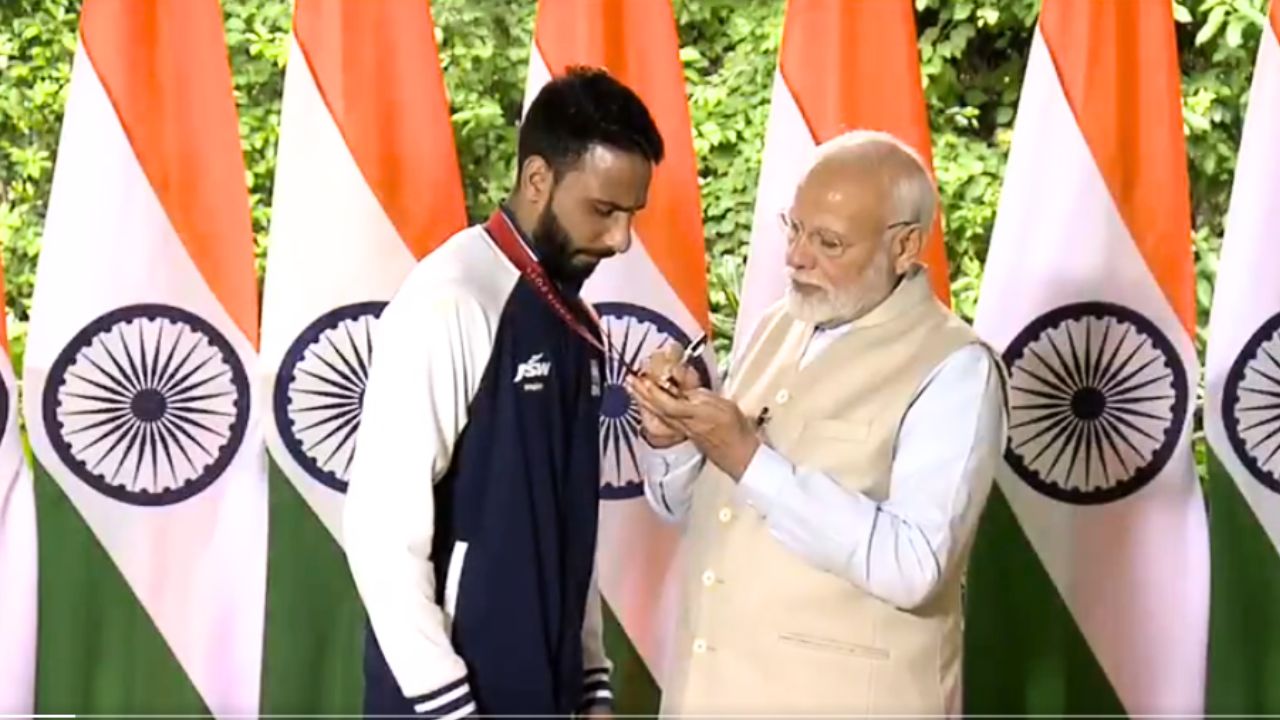 Prime Minister of India Narendra Modi also signed Kapil Parmar Medal 