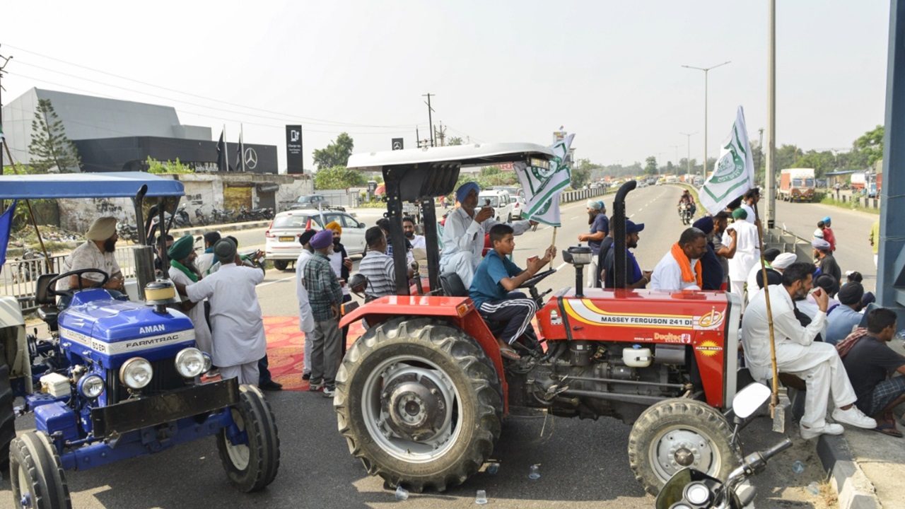 शेतकरी पुन्हा उतरणार रस्त्यावर! ‘हे’ महामार्ग अनिश्चित काळासाठी बंद; काय आहेत शेतकऱ्यांच्या मागण्या? जाणून घ्या सर्वकही