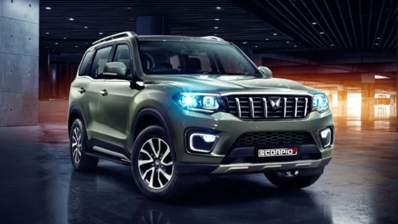 Mahindra Scorpio N ही कार जितकी दिसायला स्टायलिश आहे तितकीच पेर्फोर्मन्सच्या बाबतीत दमदार आहे. 