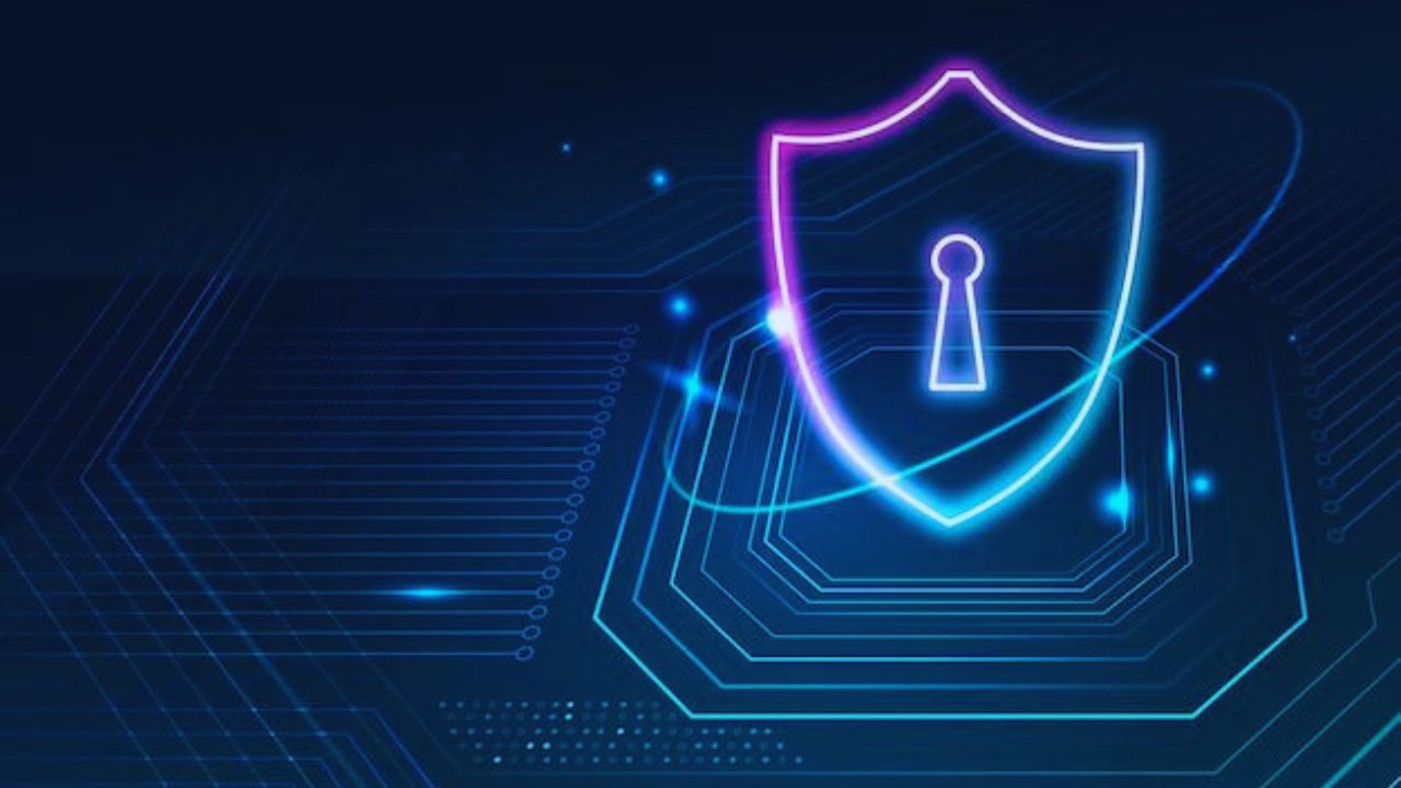 तुम्ही नियमितपणे इंटरनेट वापरत असल्यास, अनोळखी फाइल्स किंवा वेबसाइट्सच्या संपर्कात असल्यास अँटीव्हायरस सॉफ्टवेअर आवश्यक आहे. ज्यामुळे तुमच्या डिव्हाईसमधील डेटाचे संरक्षण केले जाईल.