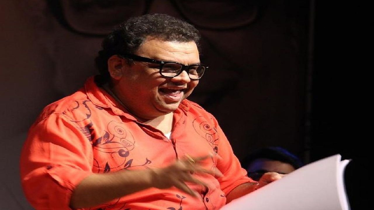 अतुल परचुरे- Atul Parchure
प्रसिद्ध मराठी आणि हिंदी चित्रपट अभिनेते अतुल परचुरे यांचे १४ ऑक्टोबर रोजी मुंबईत कॅन्सरमुळे निधन झाले. त्यांनी आपल्या फिल्मी करियरमध्ये अनेक मालिका, नाटक आणि चित्रपटांमध्ये उत्कृष्ट अभिनय करत चाहत्यांच्या मनावर अधिराज्य गाजवले. अतुल परचुरे त्यांच्या उत्कृष्ट कॉमिक टायमिंगसाठी कायम स्मरणात राहतील.