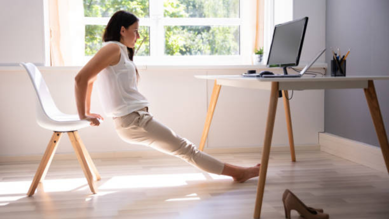 ऑफिसमध्ये वा घरात योग्य पद्धतीने बसा