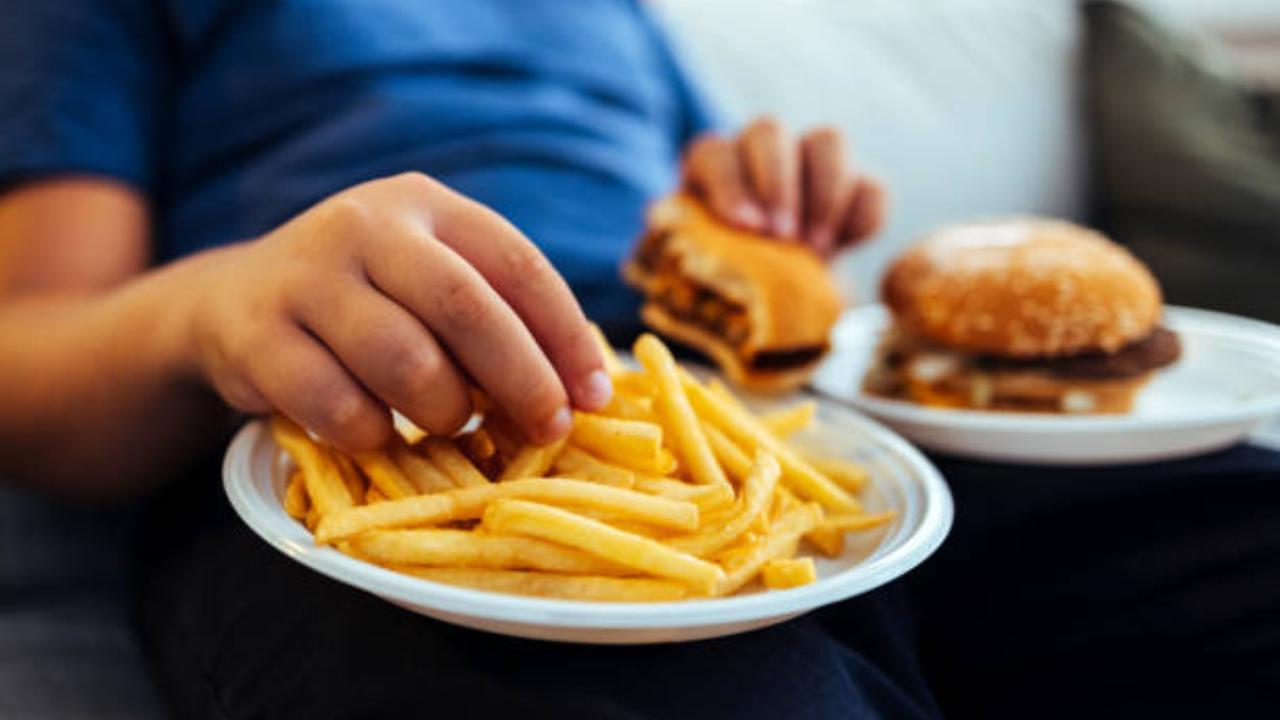 हेल्दी खाणे आहे की नाही याचा विचार होत नाही 