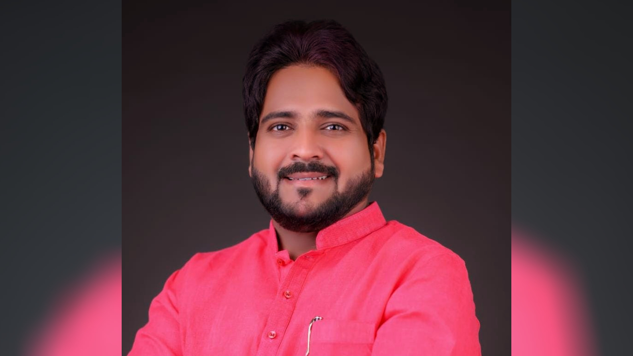 “विखे पाटील आणि देशमुखांनी महाराष्ट्राची…”; युवक काँग्रेसच्या रोहन सुरवसेंची मागणी