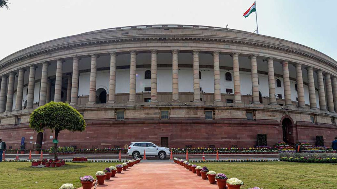 या कालावधीमध्ये कोणतीही सरकारी कार्यक्रम, घोषणा केली जात नाही. तसेच कोणते मेळावे आणि सभा घेण्यात येत नाही