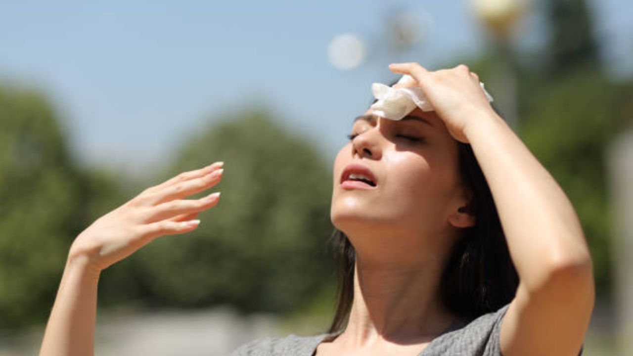 October heat मध्ये उन्हापासून कसा कराल बचाव? अशी घ्या शरीराची काळजी