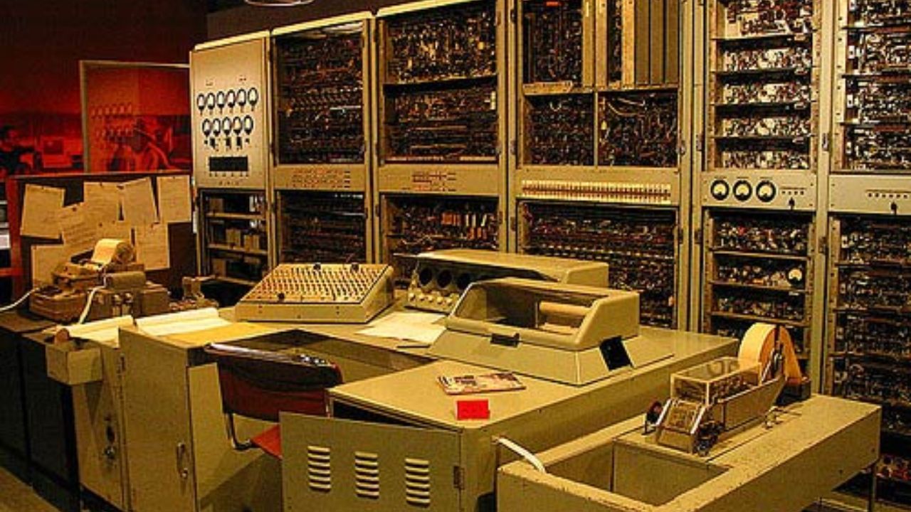 जगातील पहिला Computer कसा तयार झाला आणि त्याची कल्पना कुठून आली? जाणून घ्या उत्तर