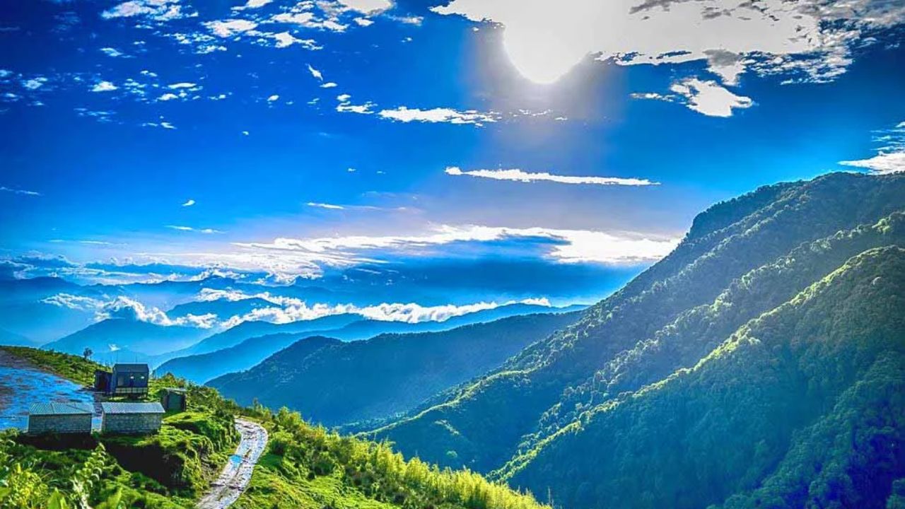 आयआरसीटीसीच्या या सिक्कीम टूर पॅकेजमध्ये, तुम्हाला जेवण आणि पेयांसह राहण्याची व्यवस्था केली जाईल.