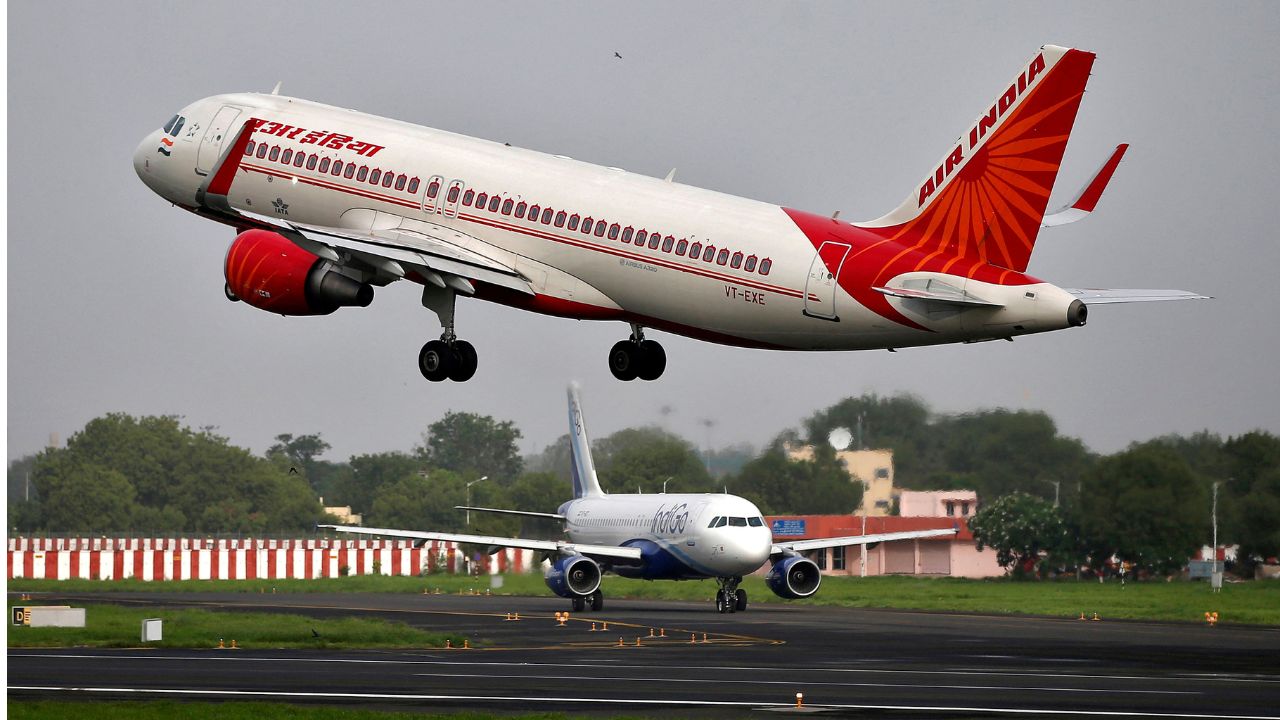 फ्लाईट रद्द झाल्यास किती दिवसात मिळतो रिफंड, पैसे किती कापले जातात माहितीये का? वाचा... सविस्तर (फोटो सौजन्य - सोशल मीडीया)