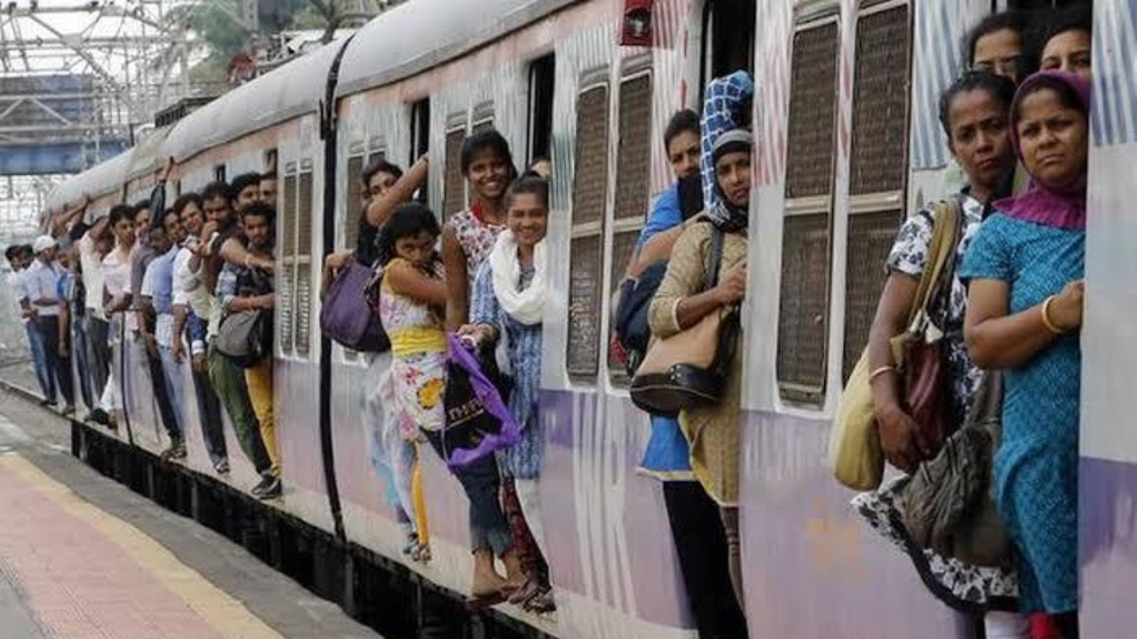 यासोबतच कोणत्याही महिलेचे वय 45 वर्षांपेक्षा जास्त असेल तर अशा महिलांना लोअर बर्थचे तिकीट दिले जाते, ज्यामुळे महिलेला आरामात प्रवास करता यावा 
