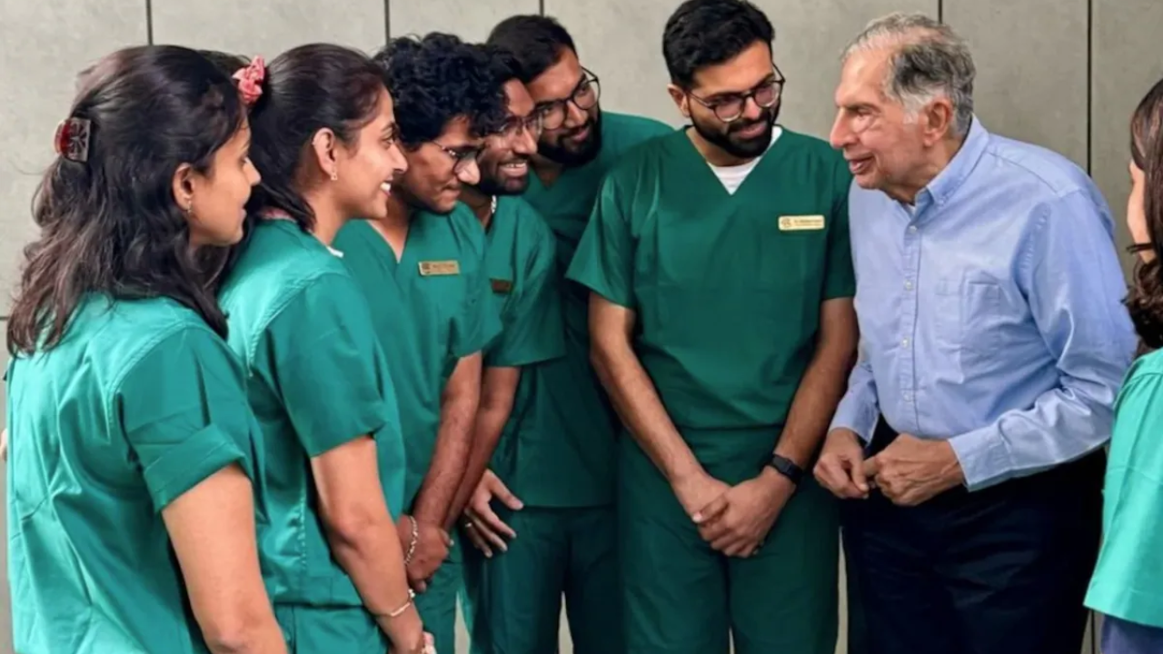 या रुग्णालयामध्ये गायनॉकॉलॉजी विभाग, शल्यशिकित्सा विभाग, त्वचा रोग विभाग, आयसीयू, अपघात विभाग, आप्तकालीन विभाग, सीटीस्कॅन, एमआरआय, रेडिओलॉजी, सोनोग्राफी, डायलिसिस सेंटर, रक्तपेढी असे एकूण 25 विभाग आहेत. येथे भटक्या श्वानांना आणि प्राण्यांना मोफत उपचार दिले जाणार आहेत.
