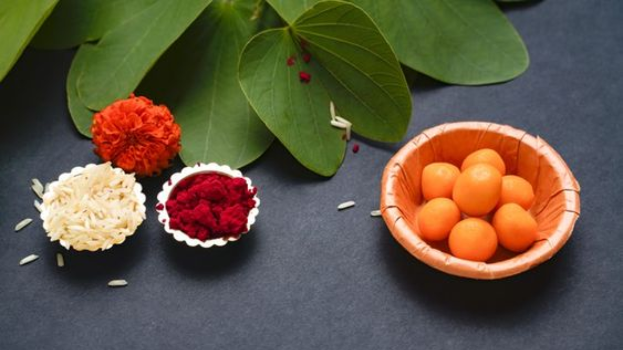अनेकांना वाटते की, या पानांच महत्त्व फक्त दसऱ्याच्या दिवसापुरतेच मर्यादित आहे मात्र असे नाही. या नंतरही तुम्ही आपट्याच्या पानांचा वापर करू शकता
