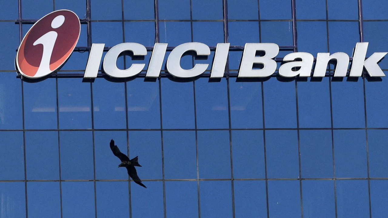 ICICI Bank या शेअरचा आजचा क्लोजिंग दर १२६४.५० आहे. शेअर आज ३३.२५ पॉईंट्सने वाढला असून यामध्ये २.७०% ची वाढ नोंदवण्यात आली आहे. 