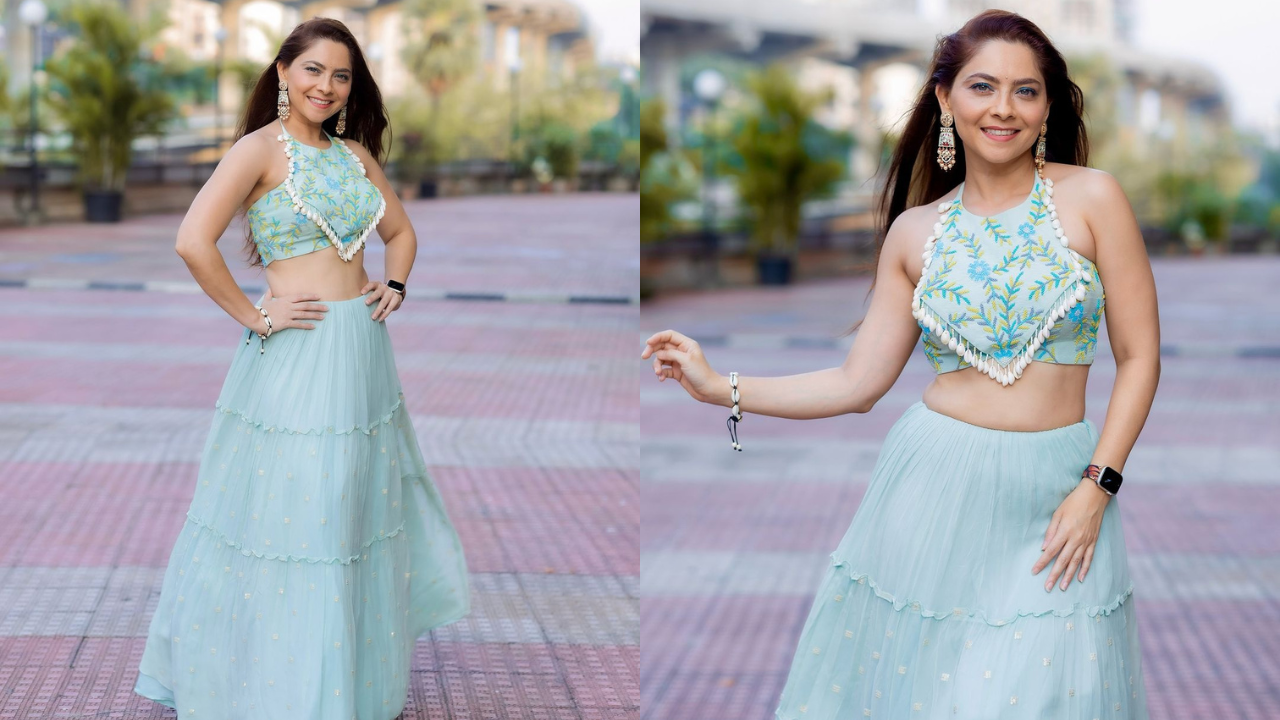 आकाशी रंगाचे हे सौंदर्य आकाशालाही लाजवेल; सोनाली कुलकर्णीची मनमोहक अदा