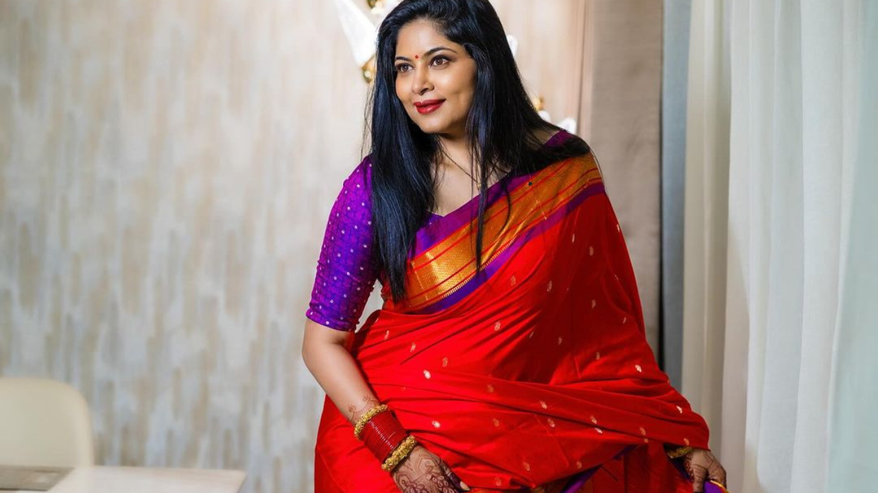 श्वेताने कॅप्शनमध्ये चाहत्यांसाठी या शृंगाराचे निमित्त सांगितले आहे. तिने हा लाल शृंगार विशेषकरून करवाचौथच्या उत्सवासाठी केला होता.