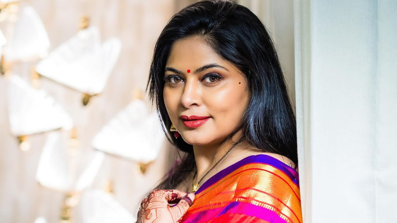 ‘तूच का ती स्वर्गातली अप्सरा..?’, श्वेता शिंदेचा मनमोहक अंदाज, इंस्टावर शेअर केला मराठी साज