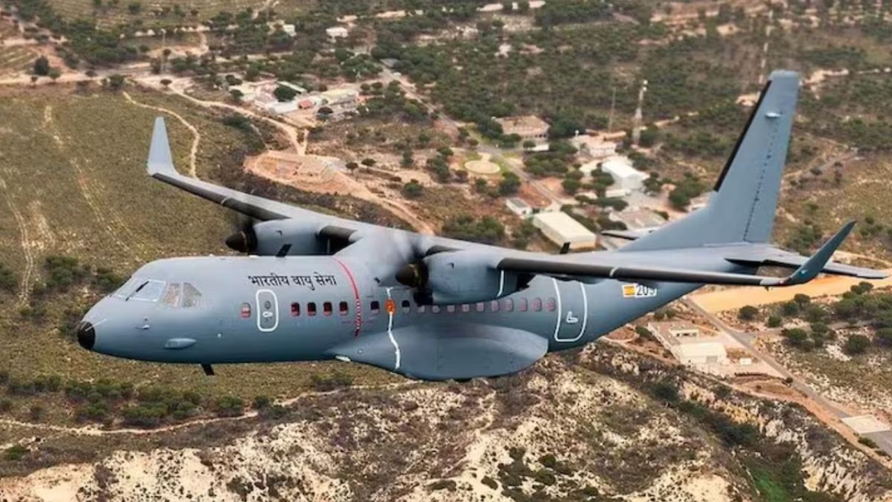 उर्वरित 40 C-295 ट्रांसपोर्ट विमानांची निर्मिती वडोदरा येथील टाटा एअरक्राफ्ट कॉम्प्लेक्समध्ये केली जाईल. इतिहासात पहिल्यांदाच भारतीय लष्करासाठी FAL (फायनल असेंबली लाइन) द्वारे विमान बनवले जाणार आहे.