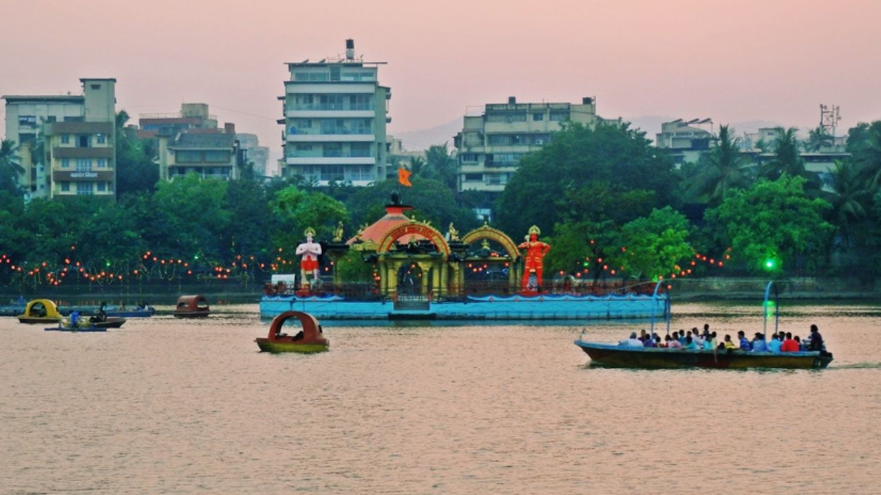 पर्यटकांचा आकर्षित करण्यासाठी ठाणे महानगरपालिने या तलावावर बोटींग सुरु केली आहे.