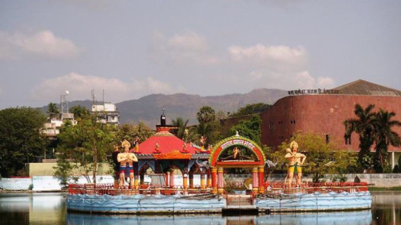 या घराण्याचा ऐतिहासिक वारसा सांगणारा मासुंदा तलाव म्हणजे आताची 'तलावपाळी' आहे. ठाणे स्टेशनपासून हाकेच्या अंतरावर असलेल्या या तलावाच्या जवळच नाट्यकलेचा वारसा जपणारं गडकरी रंगायत आहे.