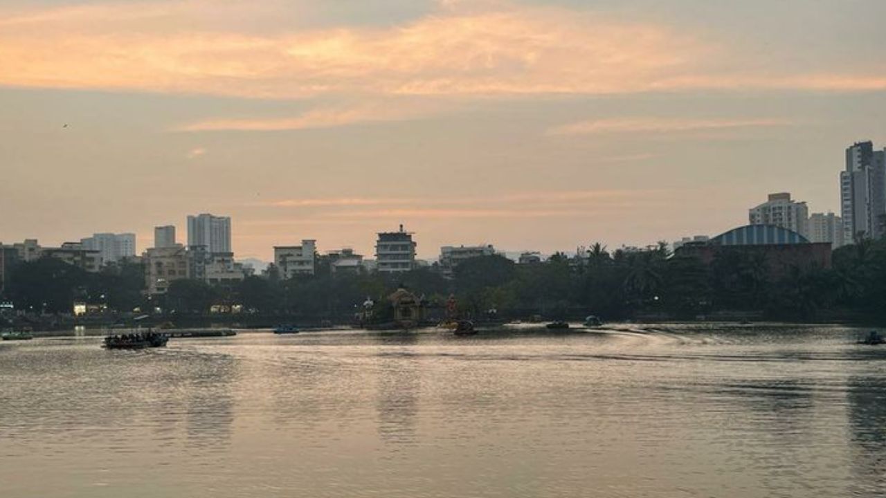 ठाण्यातील या मासुंदा तलावाला नैसर्गिक सौंदर्याप्रमाणे ऐतिहासिक वारसा देखील लाभला आहे. ठाणे शहरातील तलावांच्या इतिहासाबद्दल सांगायचं झालंच तर, इ.स. 1538 मध्ये शहरात एकूण 60 तलाव होते. यातील मासुंदा तलाव हे सर्वात प्रचीन तलाव असल्याचं सांगितलं जातं.